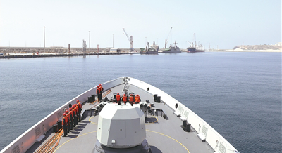 紅河艦技術停靠阿曼塞拉萊港